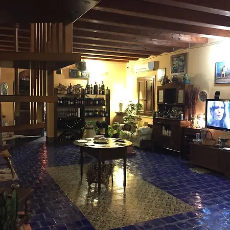 Maneri's Bed & Breakfast *
