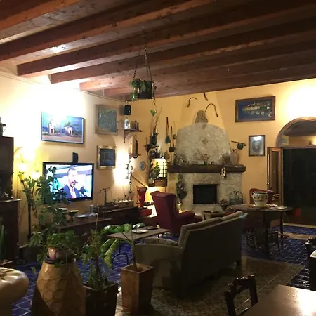 Maneri's Bed & Breakfast *